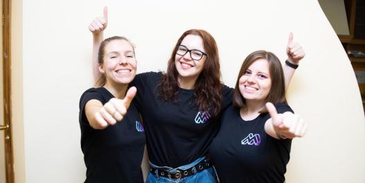 Three women from Mettevo team thumbs up